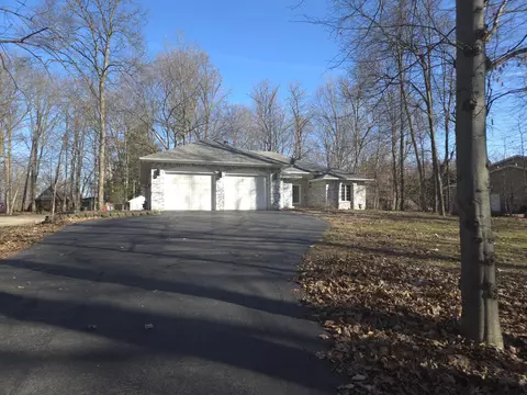 581 W Cheyenne Ct, Westville, IN 46391