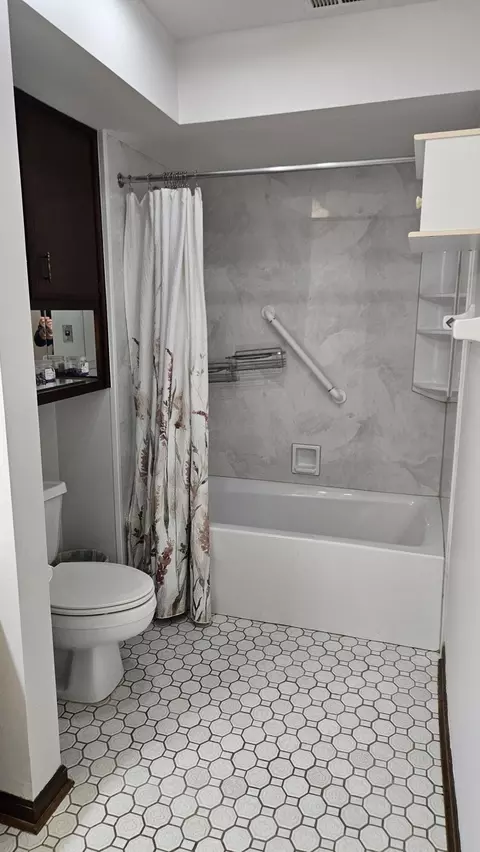 Bath - 1230 Camellia Dr #3, Munster, IN 46321 photo 2 of 2