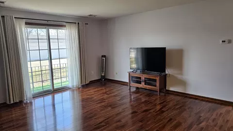Living - 1230 Camellia Dr #3, Munster, IN 46321 photo 1 of 2