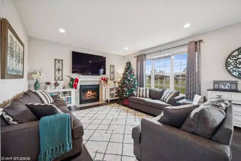 Living - 10156 Golden Crest Dr, Saint John, IN 46373 photo 1 of 3