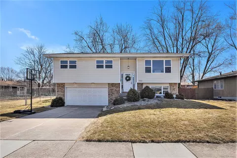 702 Laurel Dr, Dyer, IN 46311 photo 1