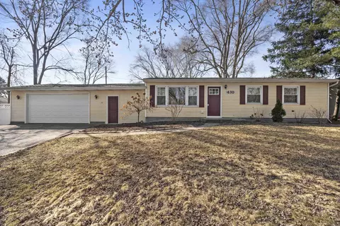 430 Pembroke Rd, Valparaiso, IN 46385