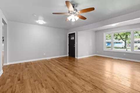 Living - 1221 E 41st Ave, Gary, IN 46409 photo 3 of 5