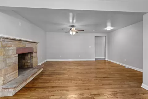 Living - 1221 E 41st Ave, Gary, IN 46409 photo 4 of 5