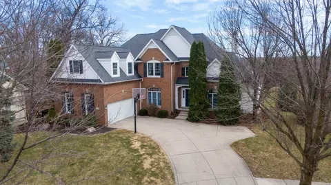 275 Bruntsfield Ct, Valparaiso, IN 46385