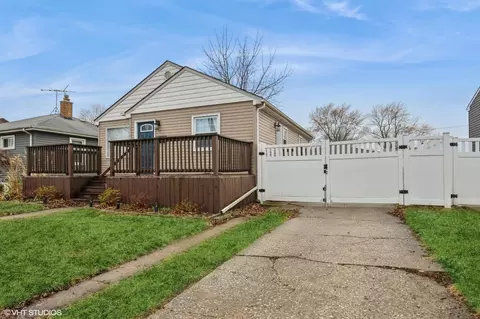 8136 E 4th Pl, Highland, IN 46322