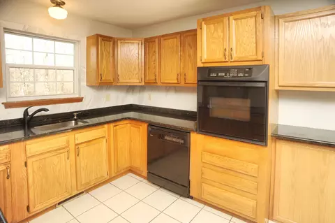 Kitchen - 216 Summertree Dr, Porter, IN 46304 photo 4 of 4