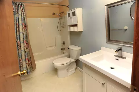 Bath - 216 Summertree Dr, Porter, IN 46304 photo 2 of 2