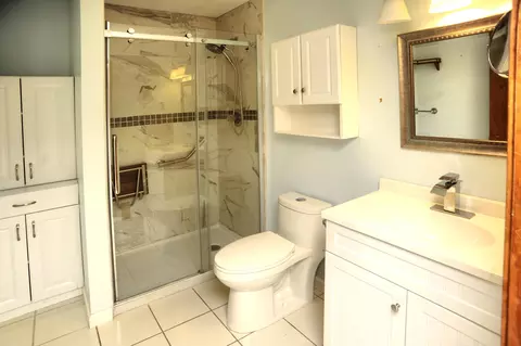 Bath - 216 Summertree Dr, Porter, IN 46304 photo 1 of 2