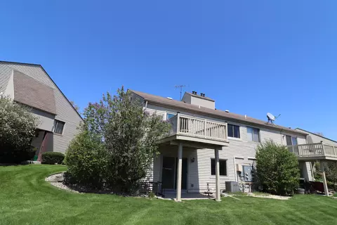 963 Millpond Rd, Valparaiso, IN 46385