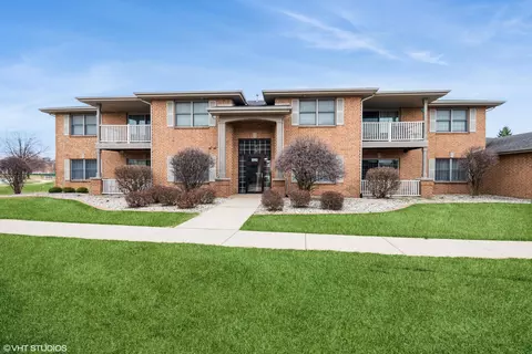 9743 Wildwood Ct #1D, Highland, IN 46322