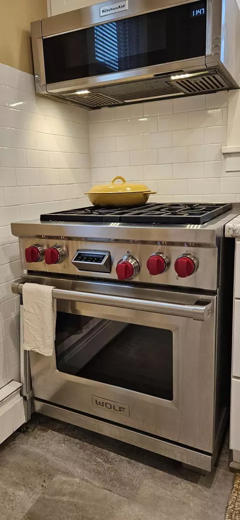 Kitchen - 8511 Oak Ave, Gary, IN 46403 photo 9 of 25
