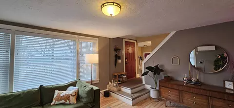 Entry Way - 8511 Oak Ave, Gary, IN 46403 photo 2 of 16