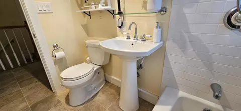 Bath - 8511 Oak Ave, Gary, IN 46403 photo 9 of 27