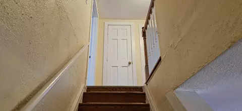 Entry Way - 8511 Oak Ave, Gary, IN 46403 photo 9 of 16