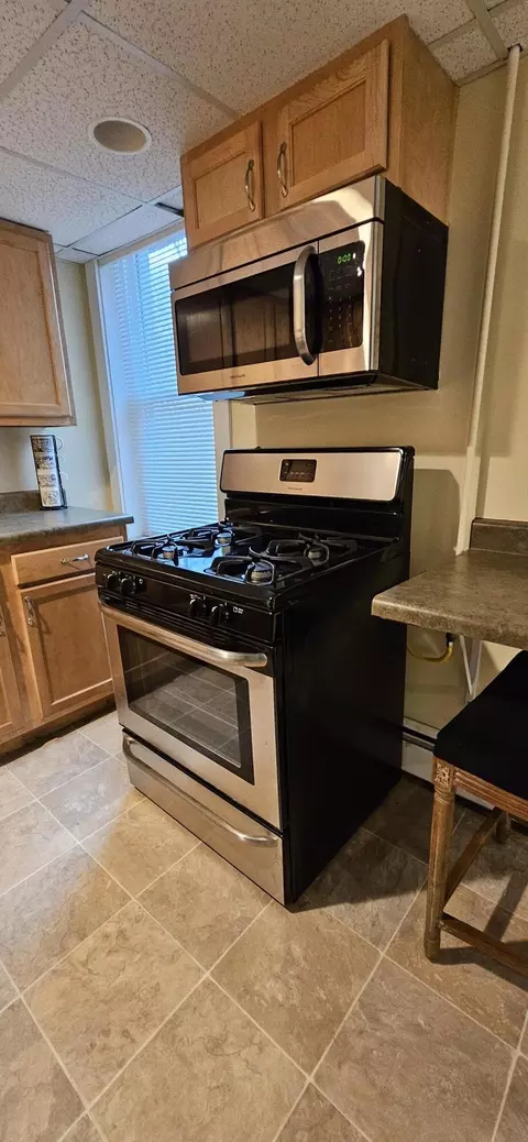 Kitchen - 8511 Oak Ave, Gary, IN 46403 photo 23 of 25