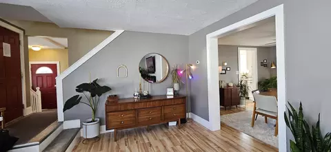 Entry Way - 8511 Oak Ave, Gary, IN 46403 photo 4 of 16