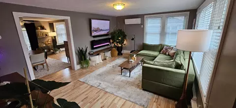 Living - 8511 Oak Ave, Gary, IN 46403 photo 2 of 6