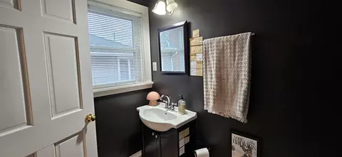 Bath - 8511 Oak Ave, Gary, IN 46403 photo 3 of 27