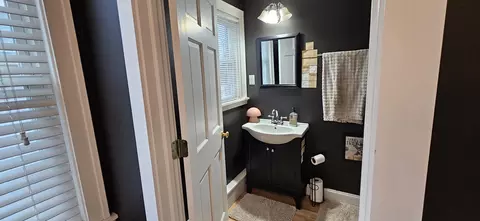 Bath - 8511 Oak Ave, Gary, IN 46403 photo 1 of 27