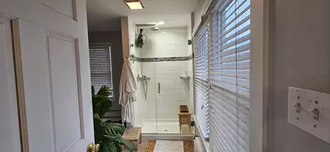 Bath - 8511 Oak Ave, Gary, IN 46403 photo 12 of 27