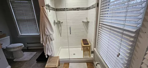 Bath - 8511 Oak Ave, Gary, IN 46403 photo 13 of 27