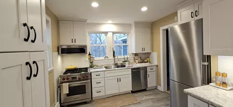 Kitchen - 8511 Oak Ave, Gary, IN 46403 photo 2 of 25