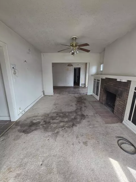 Living - 631 Johnson St, Gary, IN 46402 photo 2 of 5