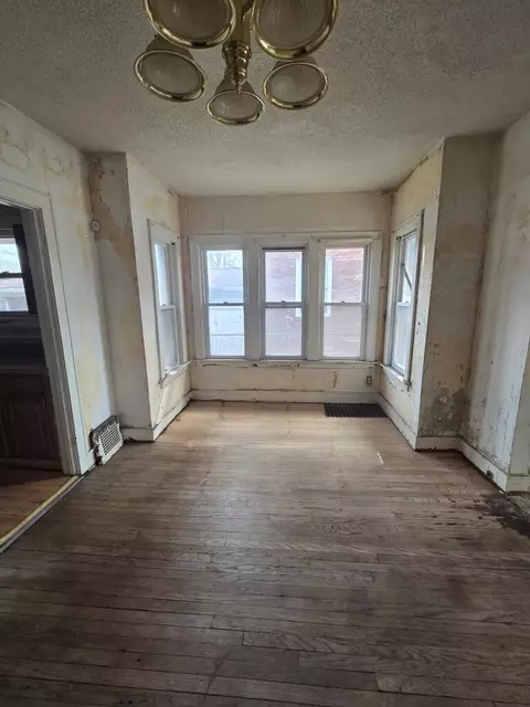 Living - 631 Johnson St, Gary, IN 46402 photo 4 of 5