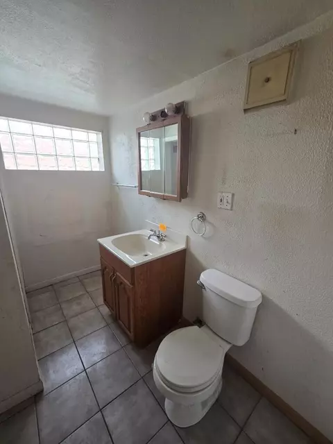 Bath - 631 Johnson St, Gary, IN 46402 photo 3 of 4