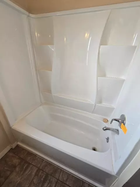 Bath - 631 Johnson St, Gary, IN 46402 photo 2 of 4