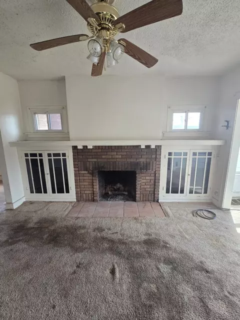 Living - 631 Johnson St, Gary, IN 46402 photo 3 of 5