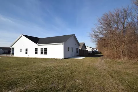 494 Blackstone Ct, Kouts, IN 46347 photo 8
