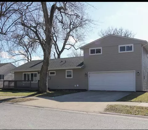 8124 Wicker Park Dr, Highland, IN 46322