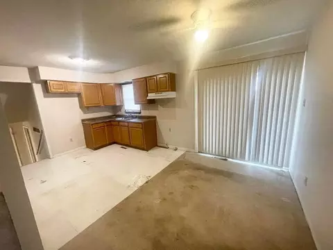 8801 Hemlock Ln, Gary, IN 46403 photo 3