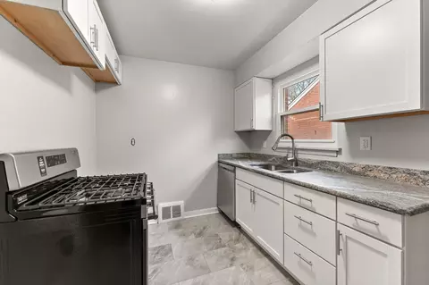 573 Chase St, Gary, IN 46404 photo 9