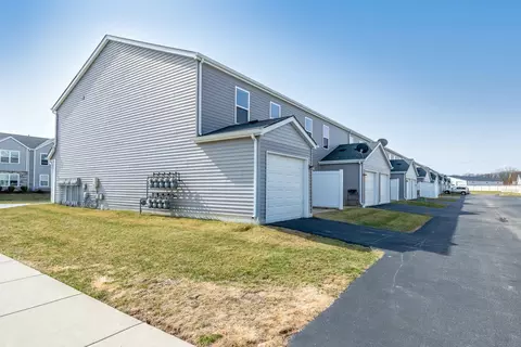 Exterior - 10410 Imperial Pl, Cedar Lake, IN 46303 photo 4 of 5