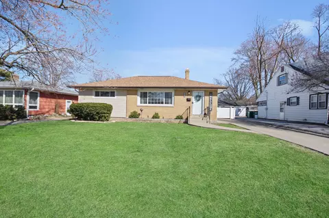 8213 Kooy Dr, Munster, IN 46321