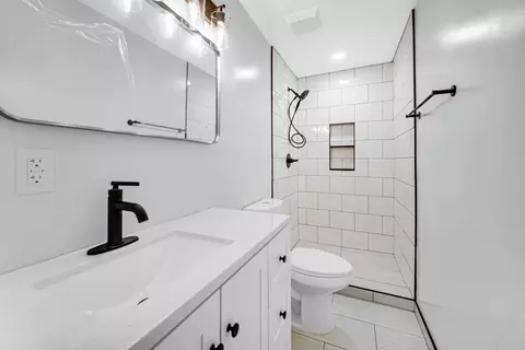Bath - 5524 Fitz Ave, Portage, IN 46368 photo 2 of 2