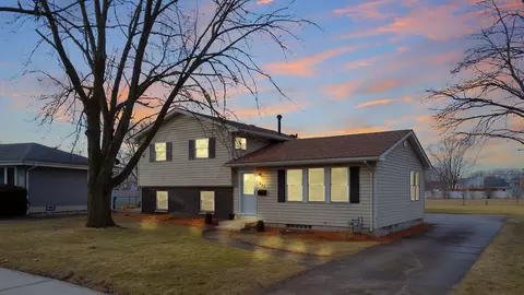 822 Oday Dr, Griffith, IN 46319 photo 3