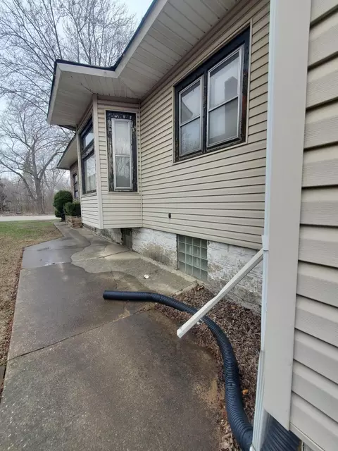 1327 Roosevelt St, Gary, IN 46404 photo 3