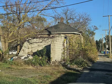 2472 Polk St, Gary, IN 46407 photo 2