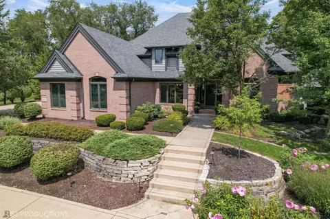 1852 Hampstead Ct, Valparaiso, IN 46385