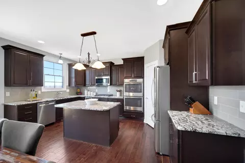 Kitchen - 9757 Garden Way, Saint John, IN 46373 photo 2 of 5