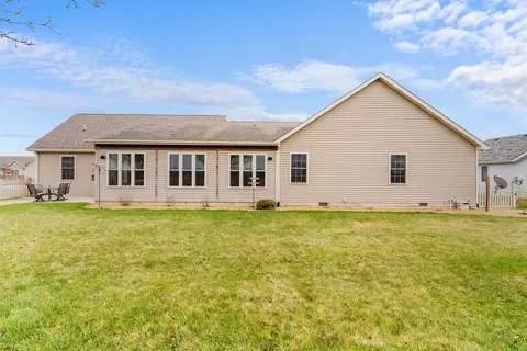 Exterior - 336 Juniper St, De Motte, IN 46310 photo 4 of 8