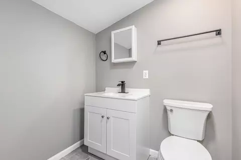 Bath - 918 Willow Ct, Hammond, IN 46320 photo 2 of 2