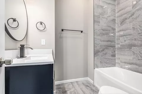 Bath - 918 Willow Ct, Hammond, IN 46320 photo 1 of 2