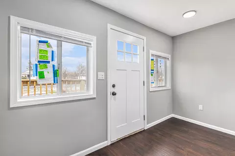 Entry Way - 918 Willow Ct, Hammond, IN 46320 photo 1 of 5