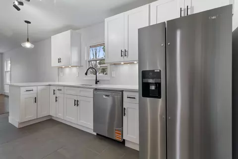 Kitchen - 4135 Torrence Ave, Hammond, IN 46327 photo 3 of 4