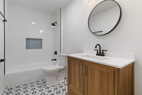 Bath - 4135 Torrence Ave, Hammond, IN 46327 photo 1 of 1